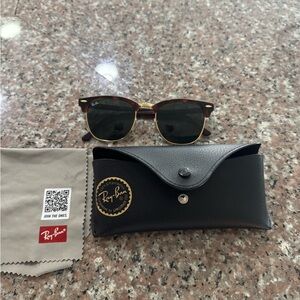 Ray Ban Clubmaster

MODEL CODE RB3016